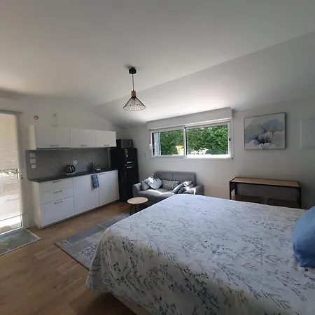 De Charme Independant Avec Terrasse Ducey-Les Cheris